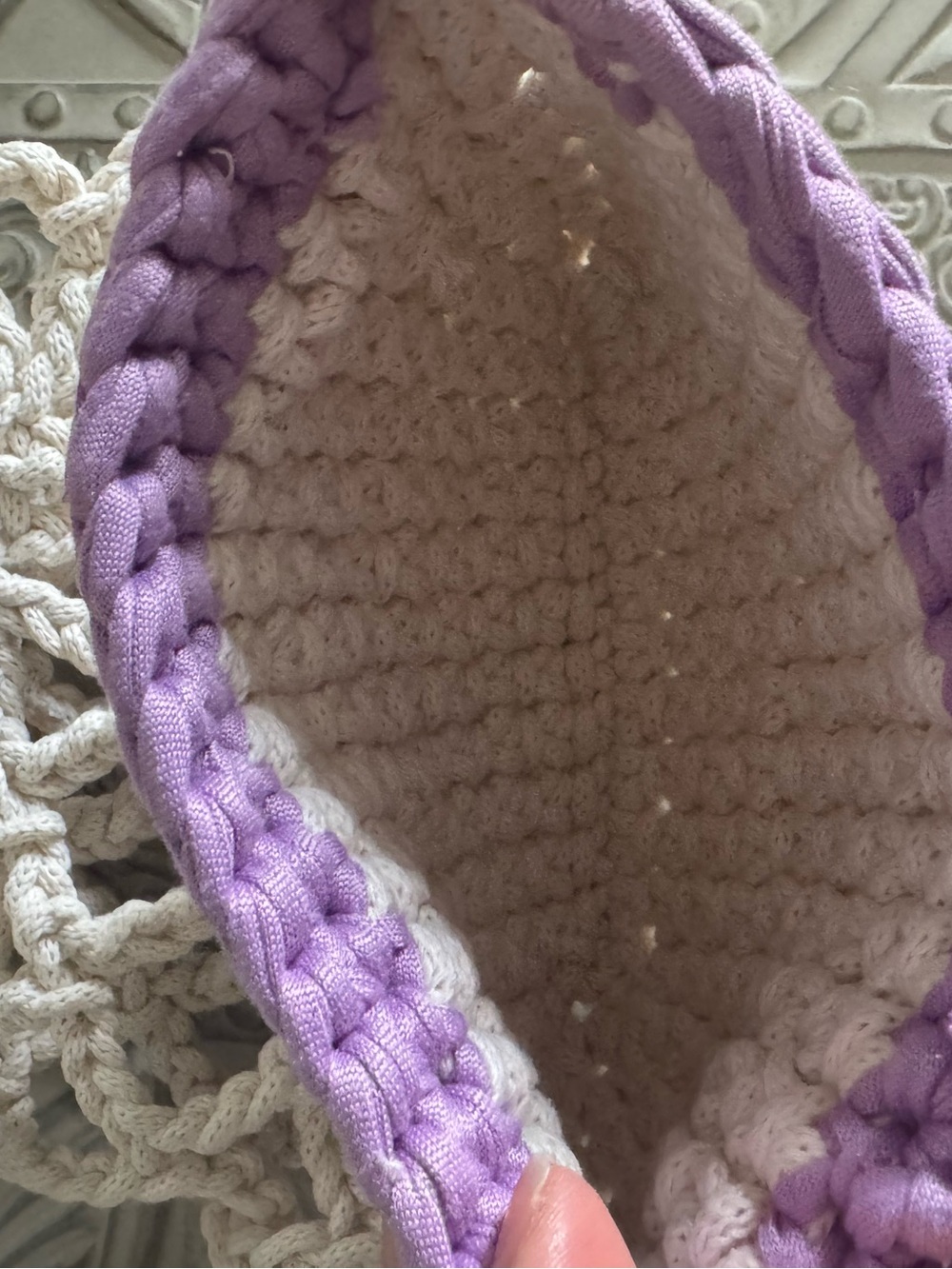 Bonita Bolso Hand-Crocheted Cream and Purple Women’s Net Tote by Yvonne - Picture 5 of 9